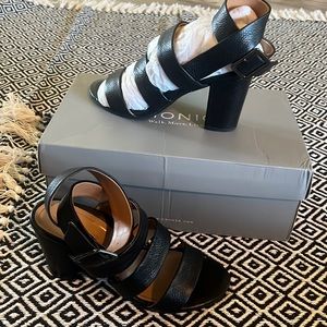 Vionic ankle wrap around heels size 7